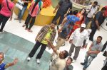 Akshay Kumar promote Rowdy Rathore on the sets of CID in Kandivli, Mumbai on 22nd May 2012 (176).JPG